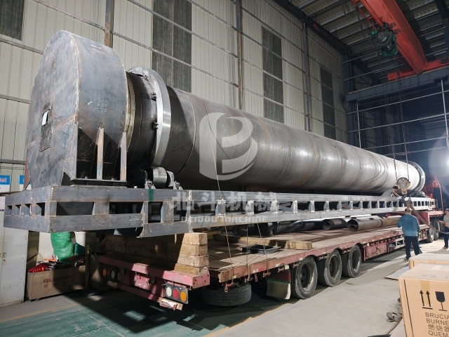 連夜奮戰!大型烘幹炭化設備連裝4車發貨